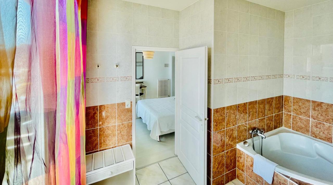 La Caravelle Logis Hotel Biscarrosse Exterior photo